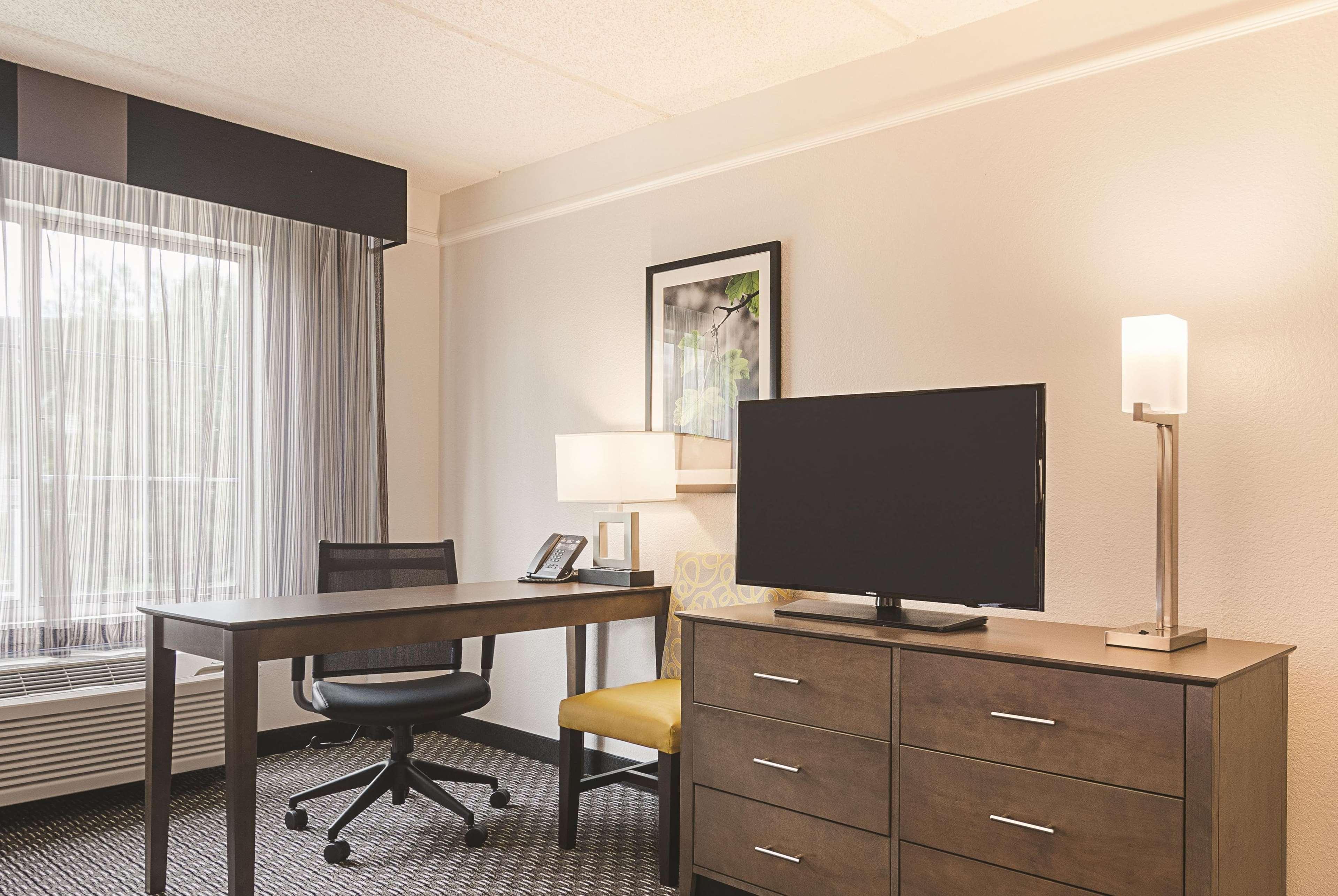 La Quinta By Wyndham Atlanta Perimeter Medical Hotel Sandy Springs Exterior photo