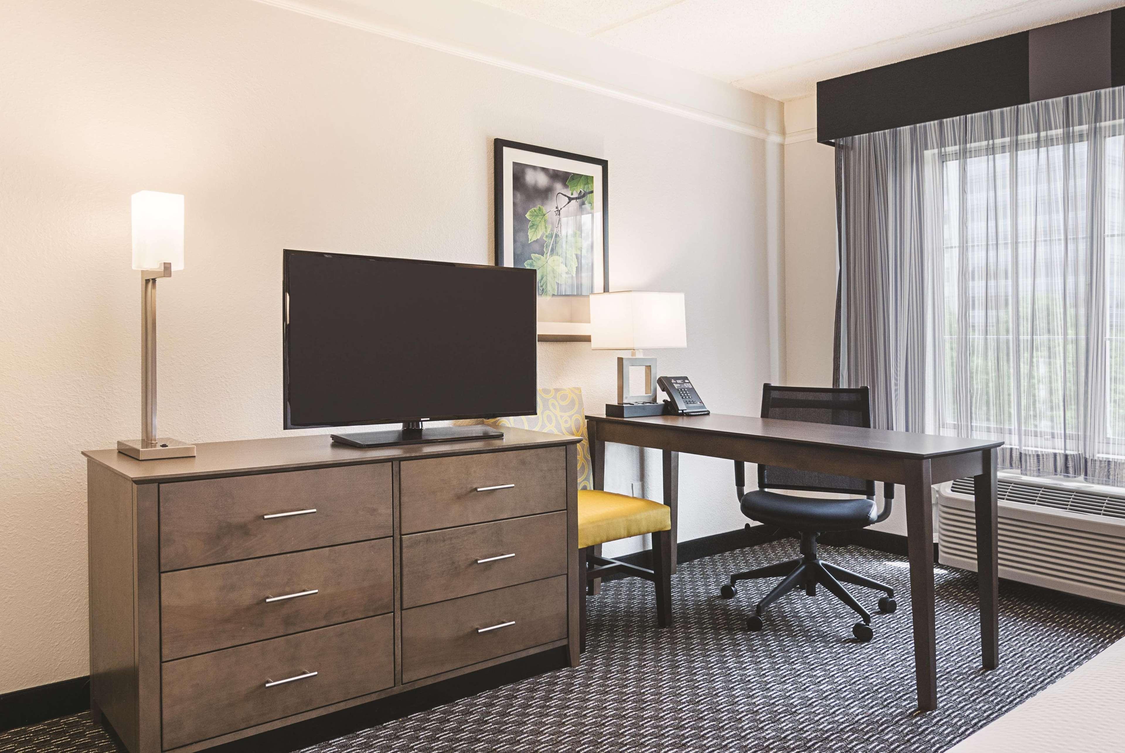 La Quinta By Wyndham Atlanta Perimeter Medical Hotel Sandy Springs Exterior photo