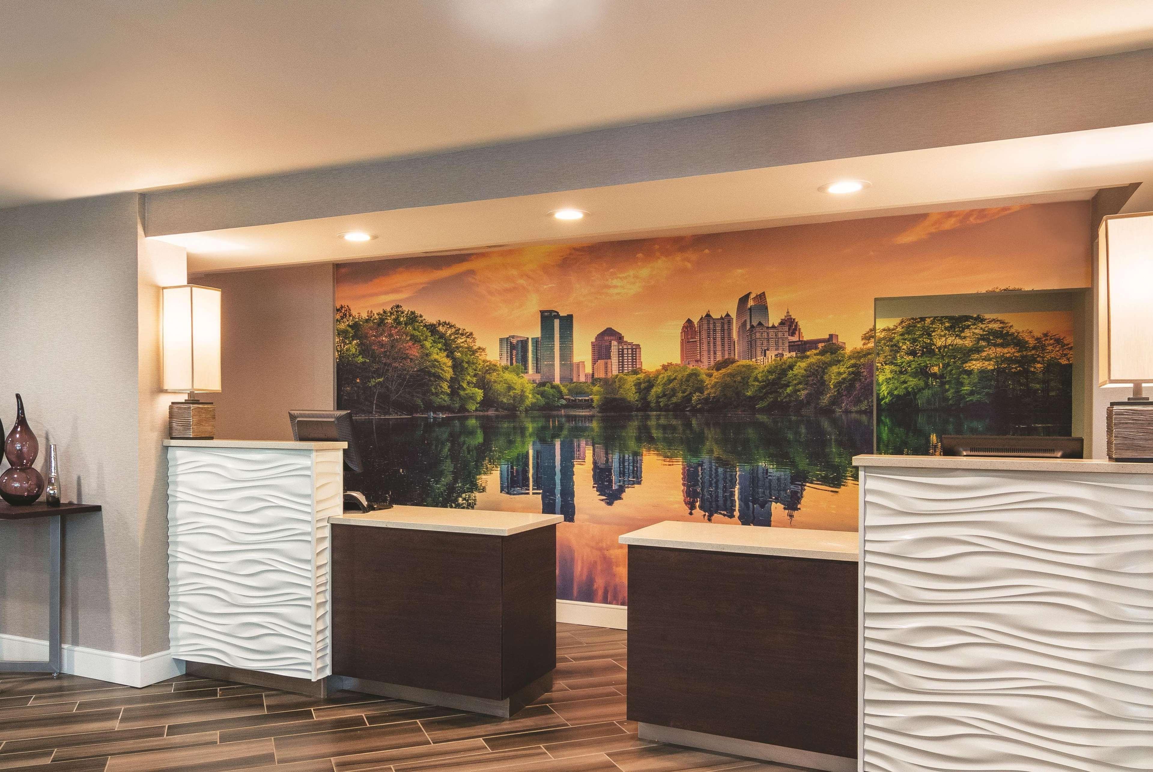 La Quinta By Wyndham Atlanta Perimeter Medical Hotel Sandy Springs Exterior photo