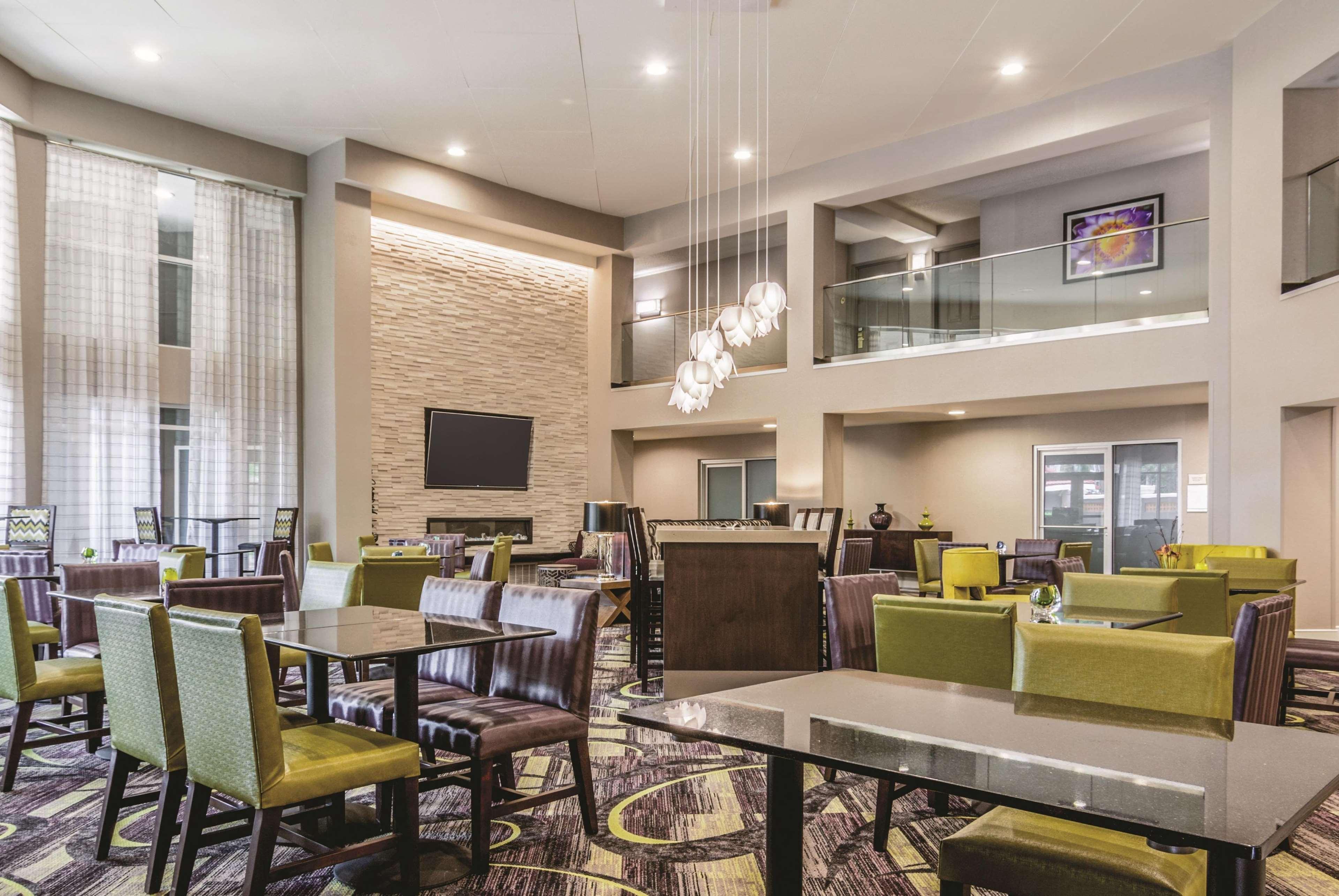 La Quinta By Wyndham Atlanta Perimeter Medical Hotel Sandy Springs Exterior photo