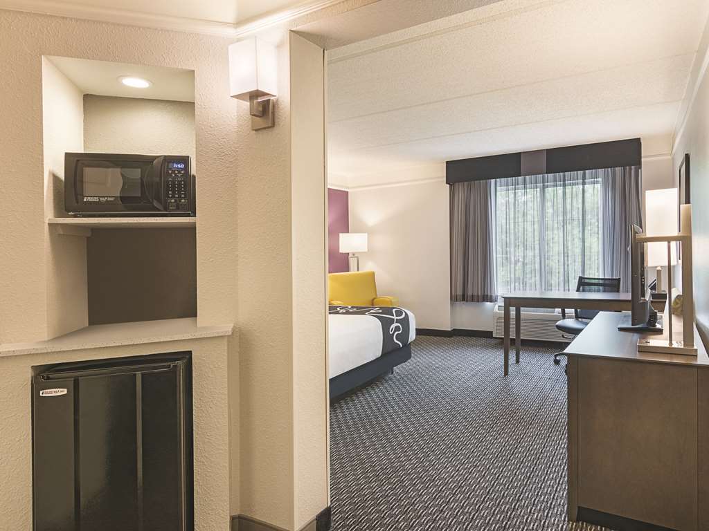 La Quinta By Wyndham Atlanta Perimeter Medical Hotel Sandy Springs Room photo