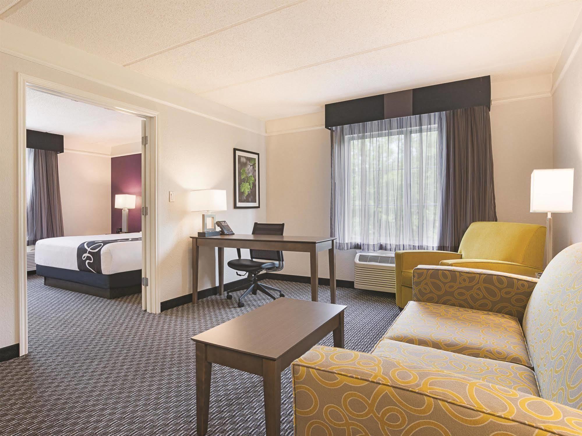 La Quinta By Wyndham Atlanta Perimeter Medical Hotel Sandy Springs Exterior photo